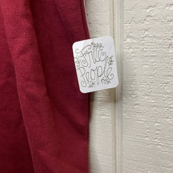 Free People Beach short sleeved sweater, size XS/S. NWT. - Picture 5 of 5